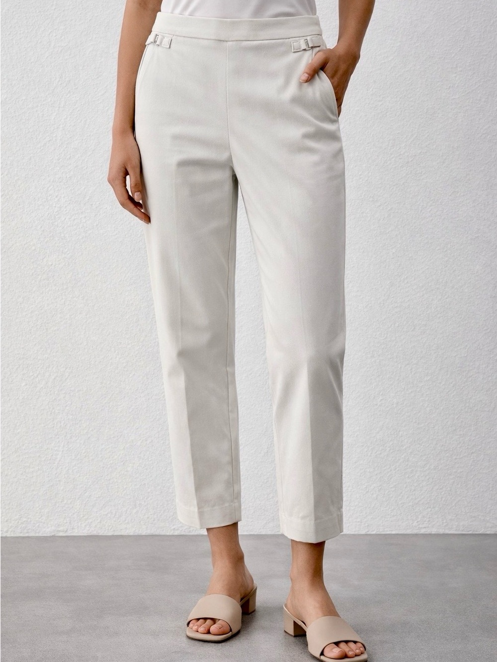 Counterparts Cropped Straight-Leg Pants in Cream